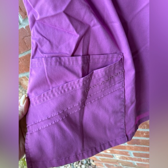 Scrubs - Picture 2 of 2